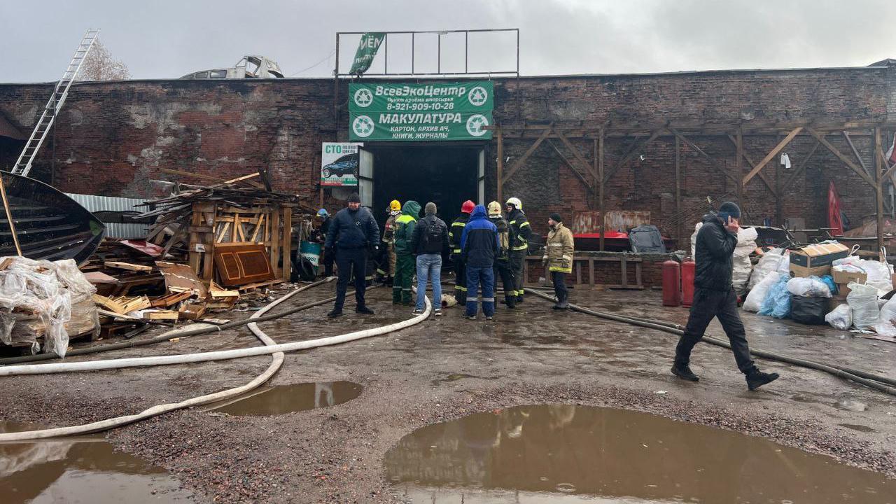 Прокуратура проводит проверку после пожара в пункте приёма вторсырья во  Всеволожске