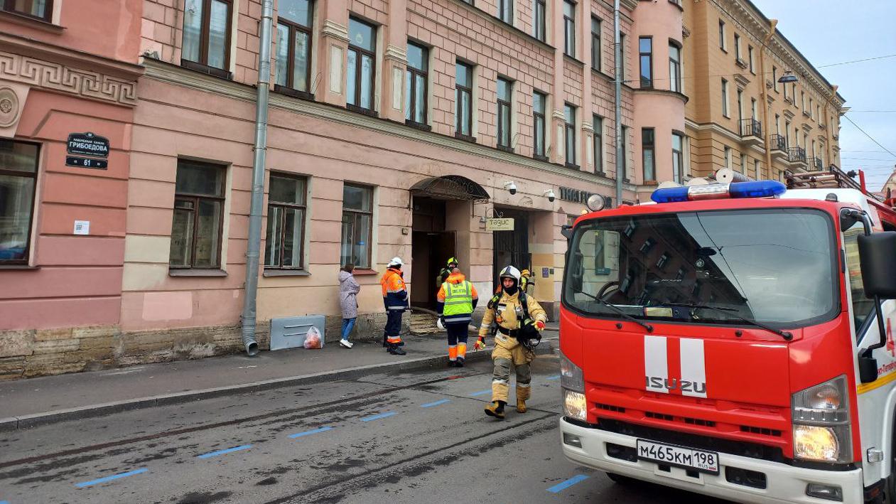 Трое пострадали при пожаре в доме на канале Грибоедова 3 ноября