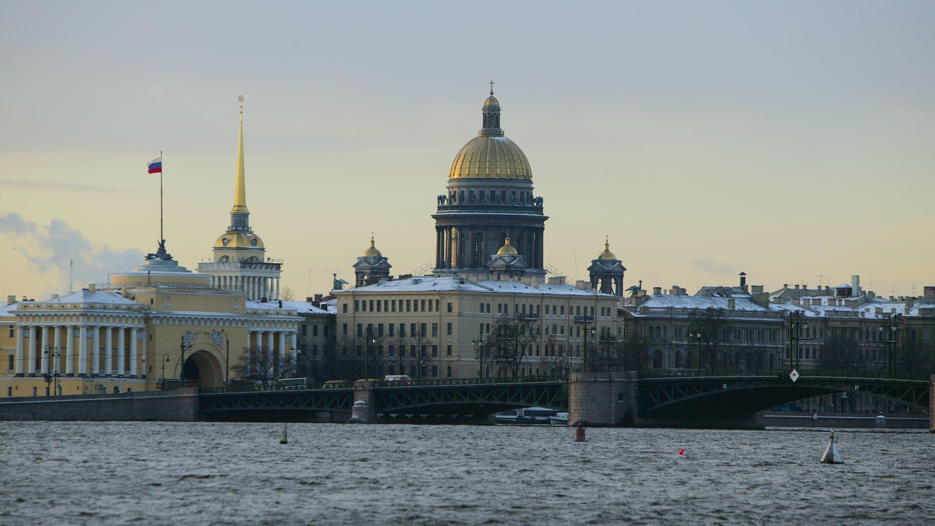 Погода в санкт петербурге фото. Санкт-Петербург. Дождь в Питере. Санкт-Петербург климат фото. Из Петербурга в Москву.