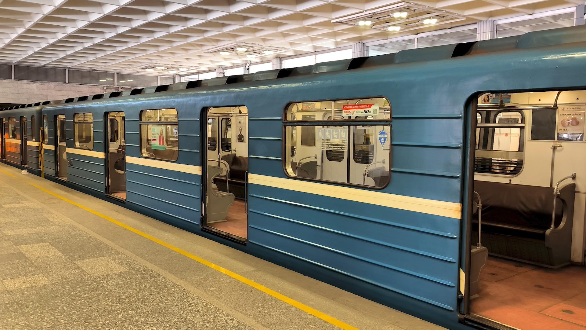 Сбой в движении поездов произошёл на красной ветке петербургского метро