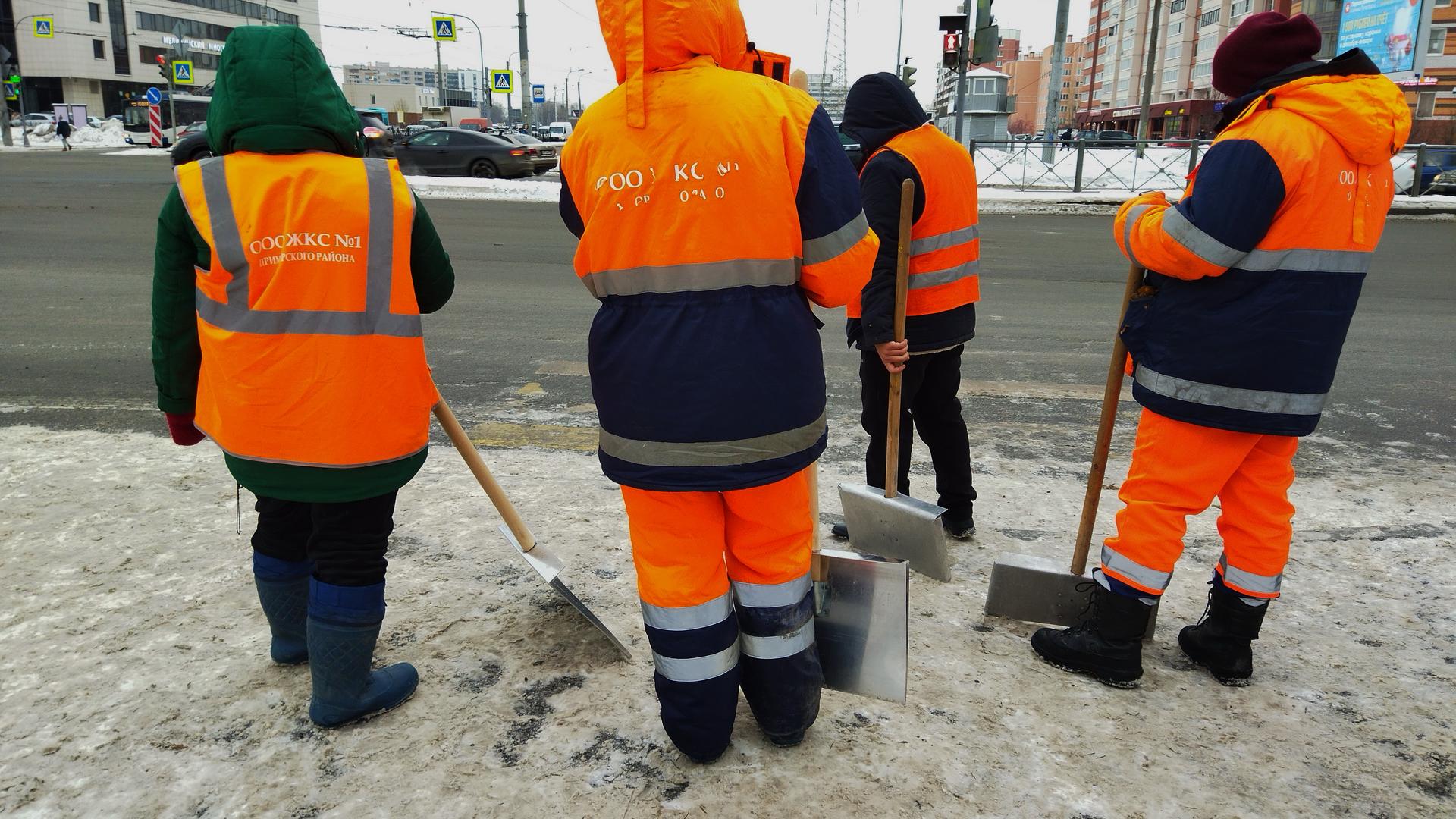 Власти Петербурга: порядка 270 тысяч иностранных мигрантов получили патент  в 2023 году