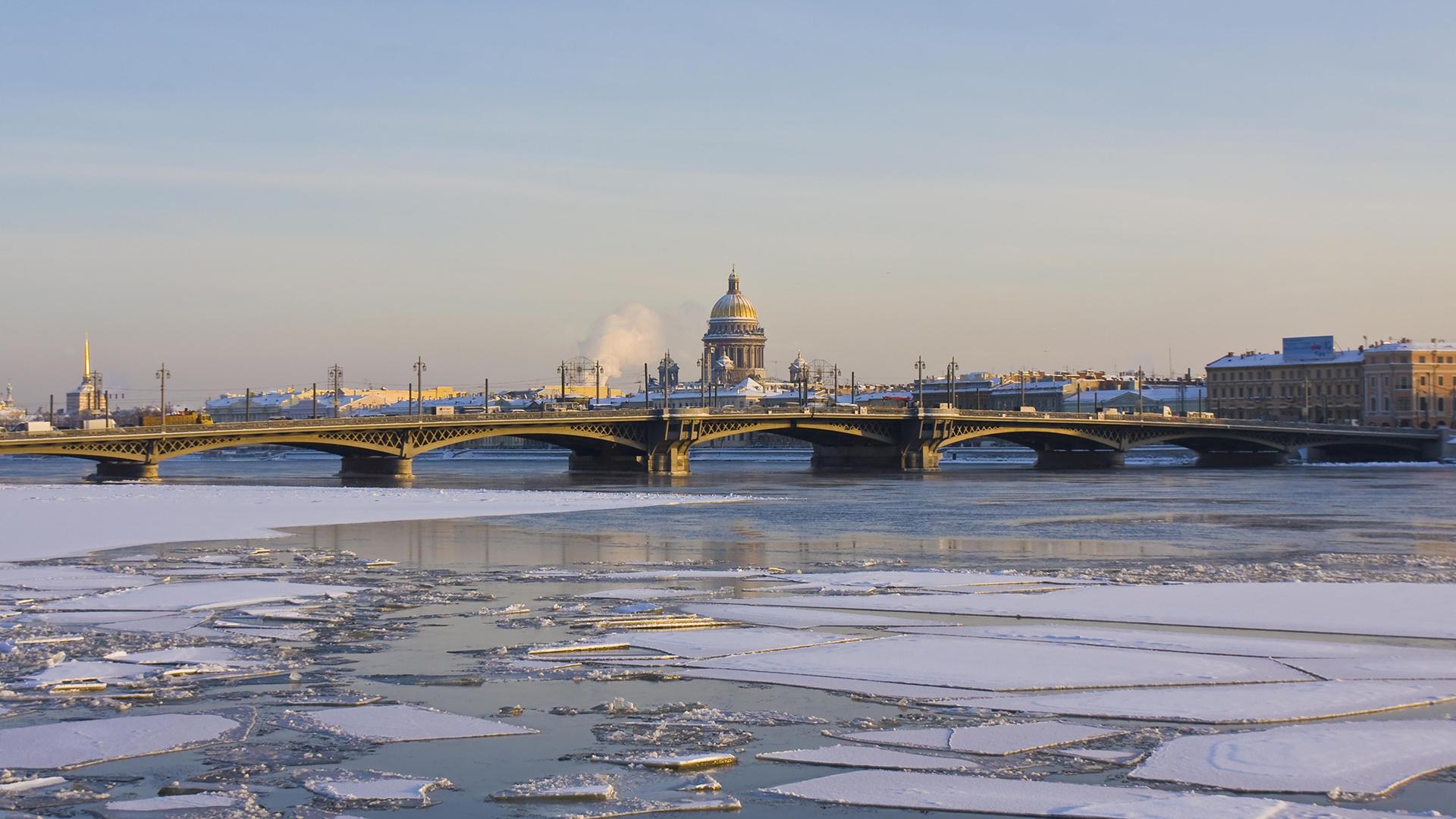 Исаакиевский собор вид с моста зима