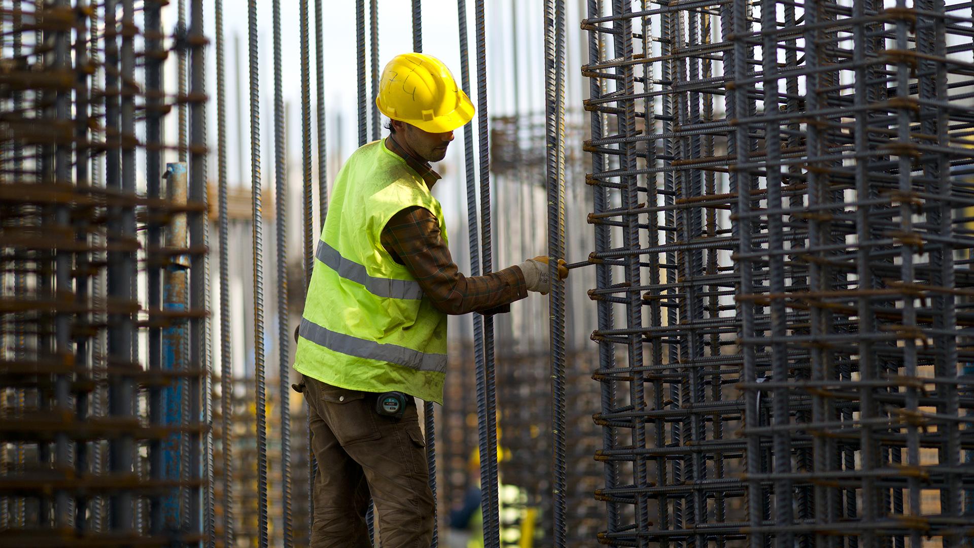 Building works. Бетонщик-арматурщик. Строительно монтажные работы. Бетонщик монолитчик. Арматурщик (в строительстве).