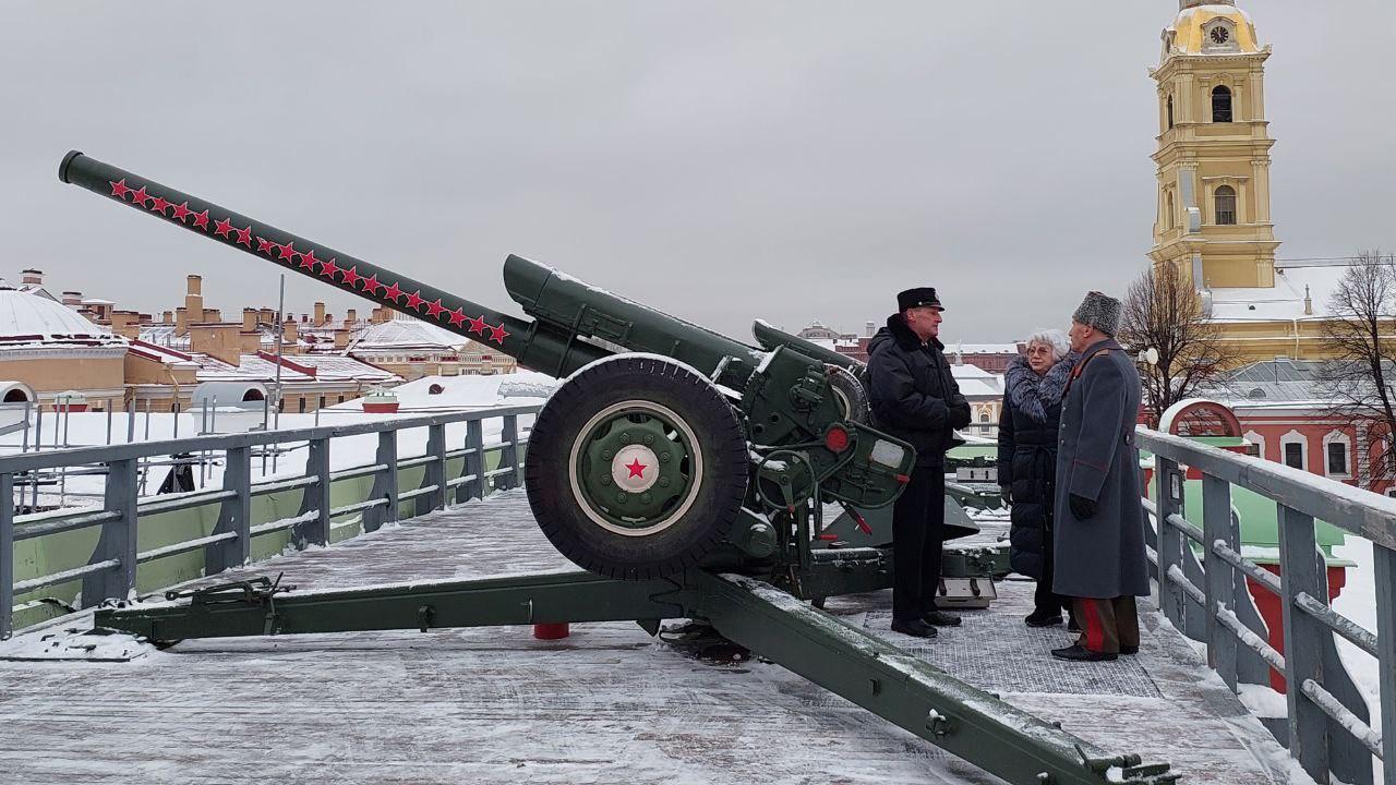 Выстрел из пушки Петропавловской крепости посвятили 30-летию избирательной  системы