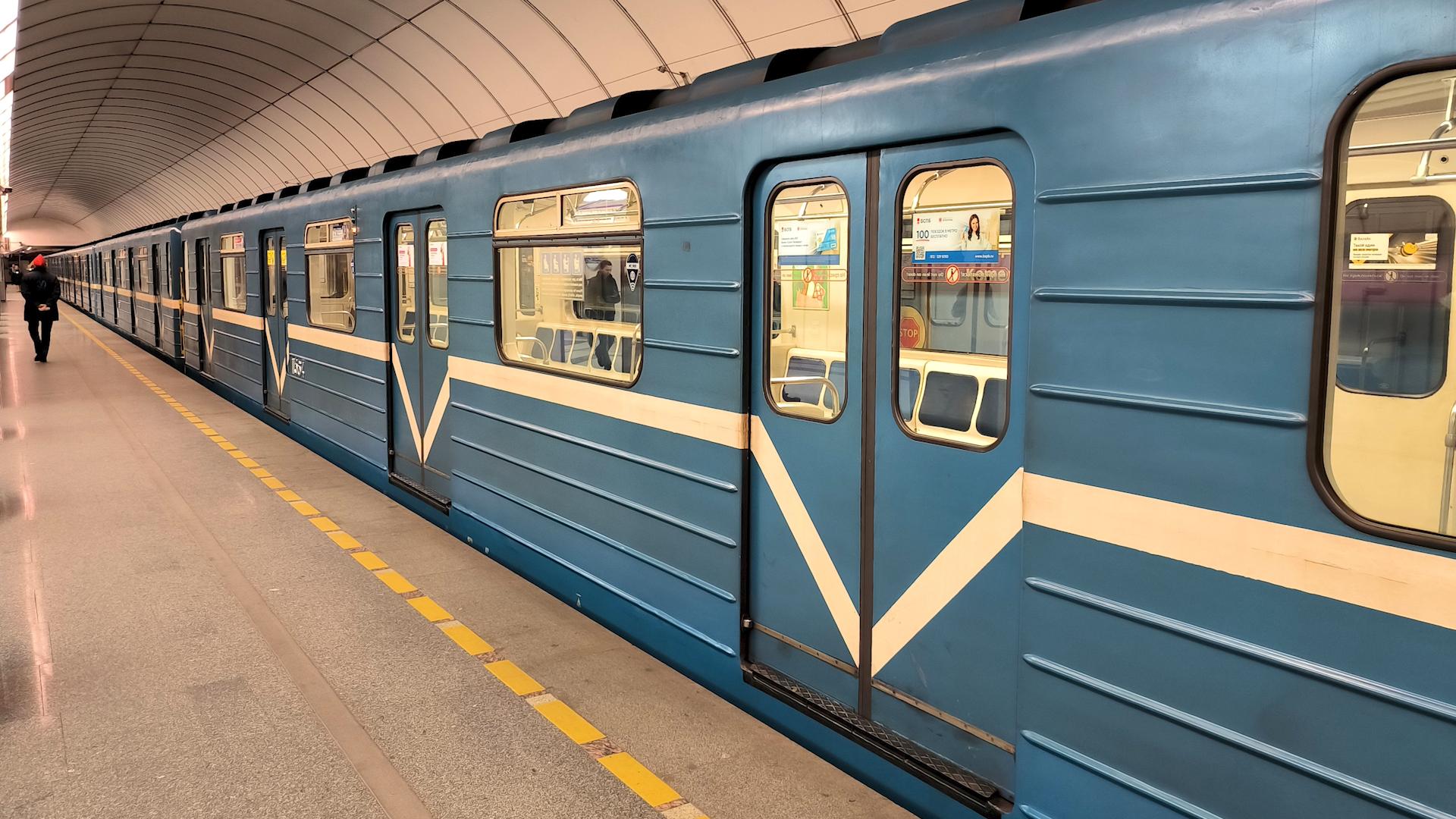 Метро и более 20 автобусов будут работать в новогоднюю ночь