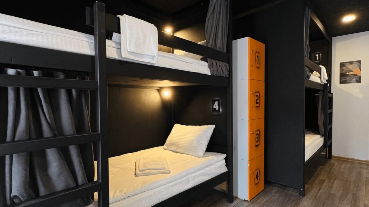 Pro loft city hostel rooms 1. A&O Frankfurt Ostend. Отель двухэтажная кровать. Family Bunkbed Room. Bunkbed Room что это за номер.