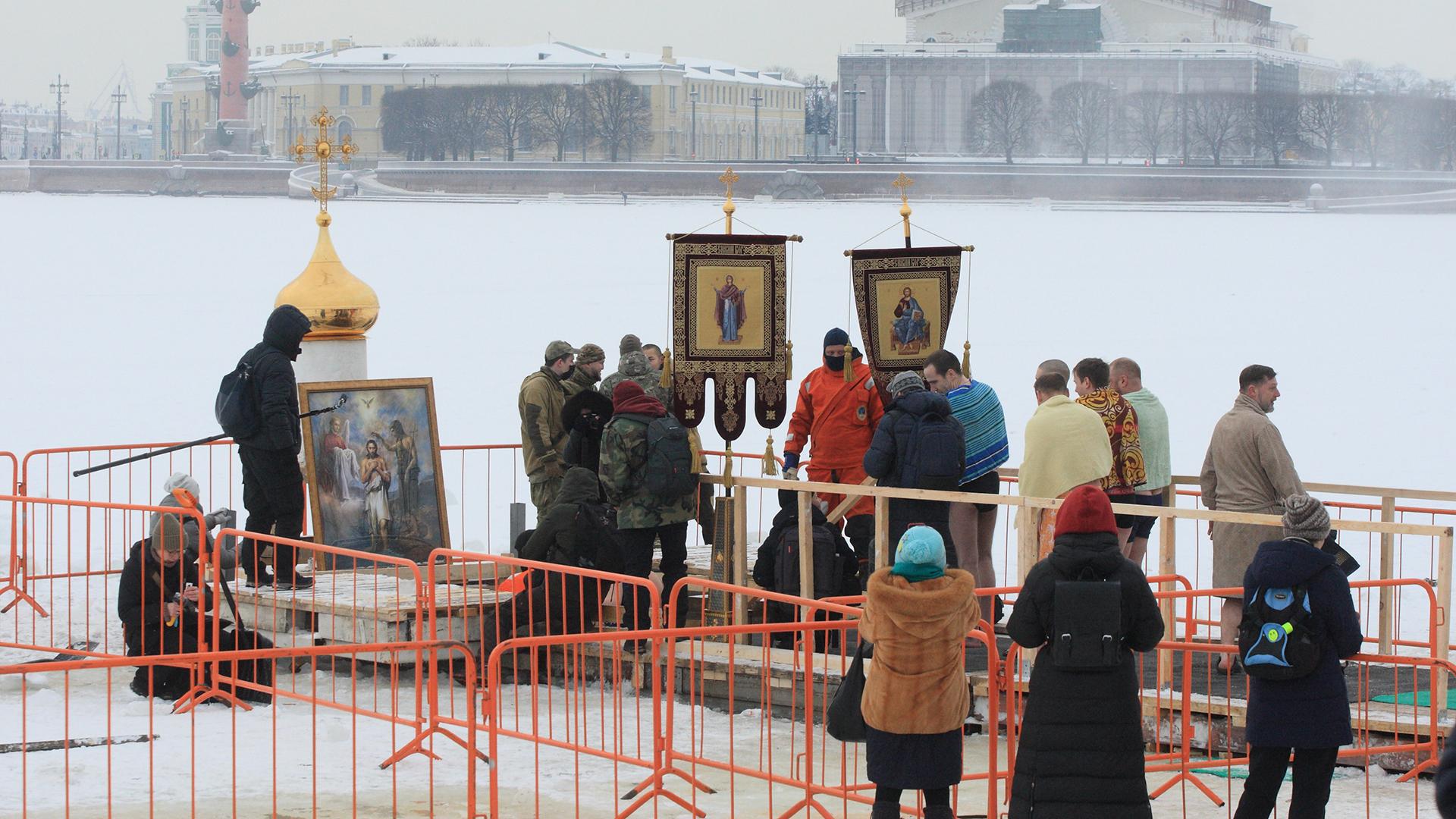 Священник рассказал, как православно провести Крещение: «Купания к церкви  не относятся»