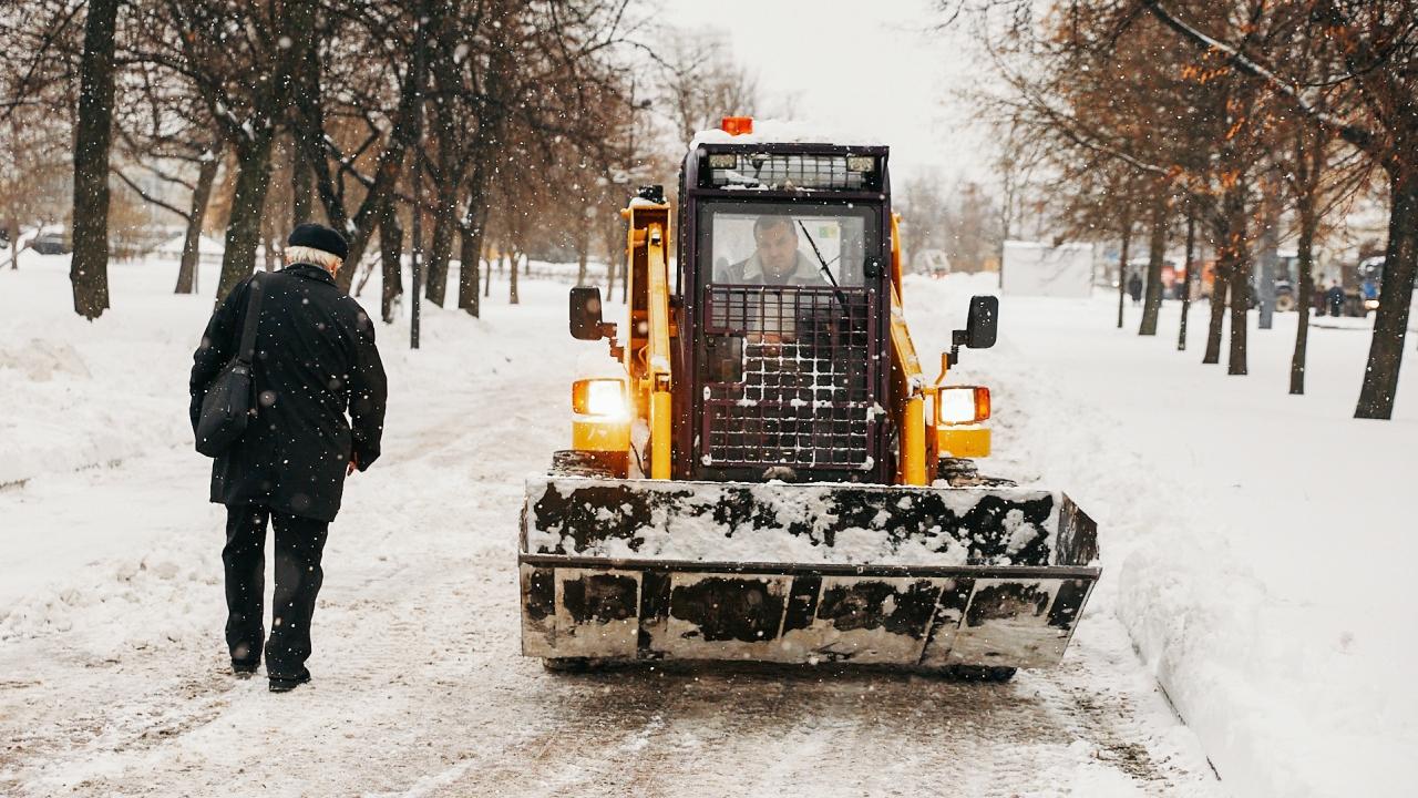 Два миллиона кубометров снега вывезли из Петербурга с начала зимы