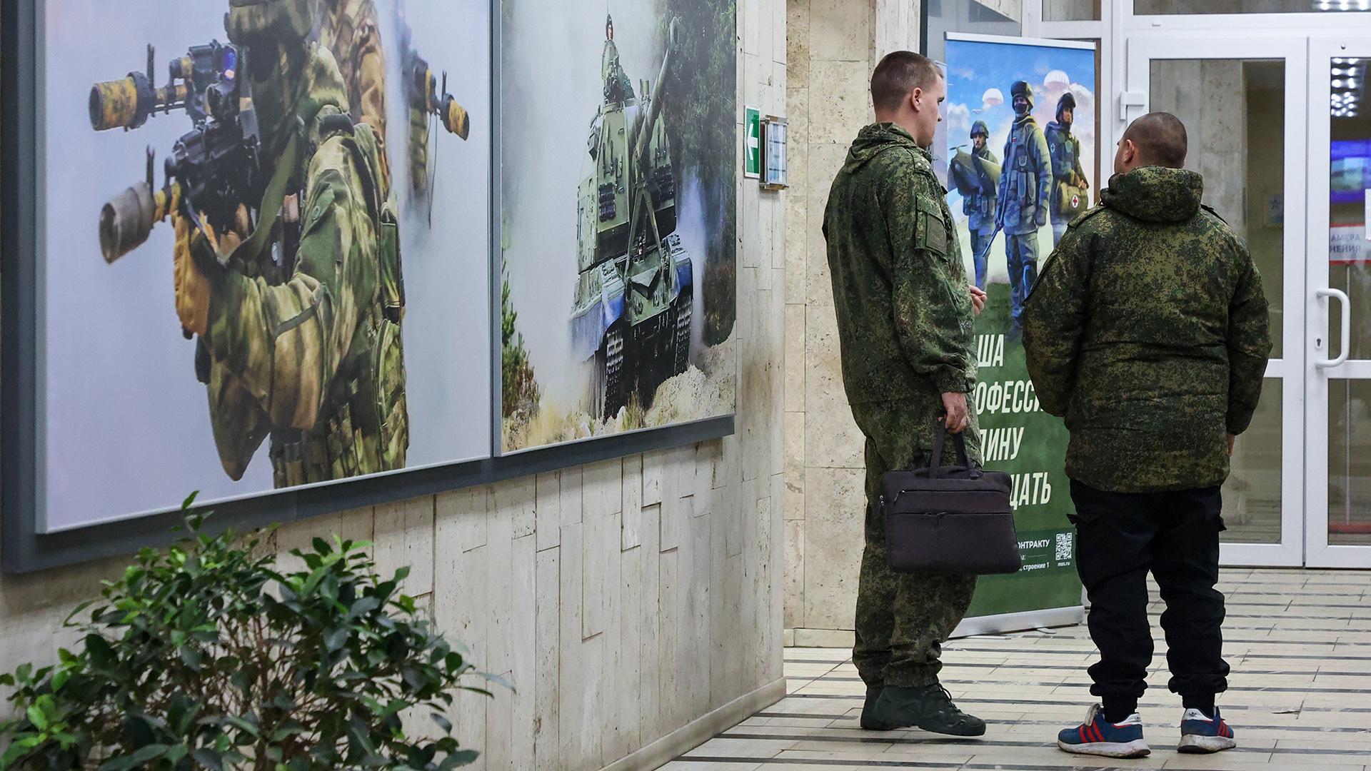 В Петербурге выросло число желающих служить по контракту