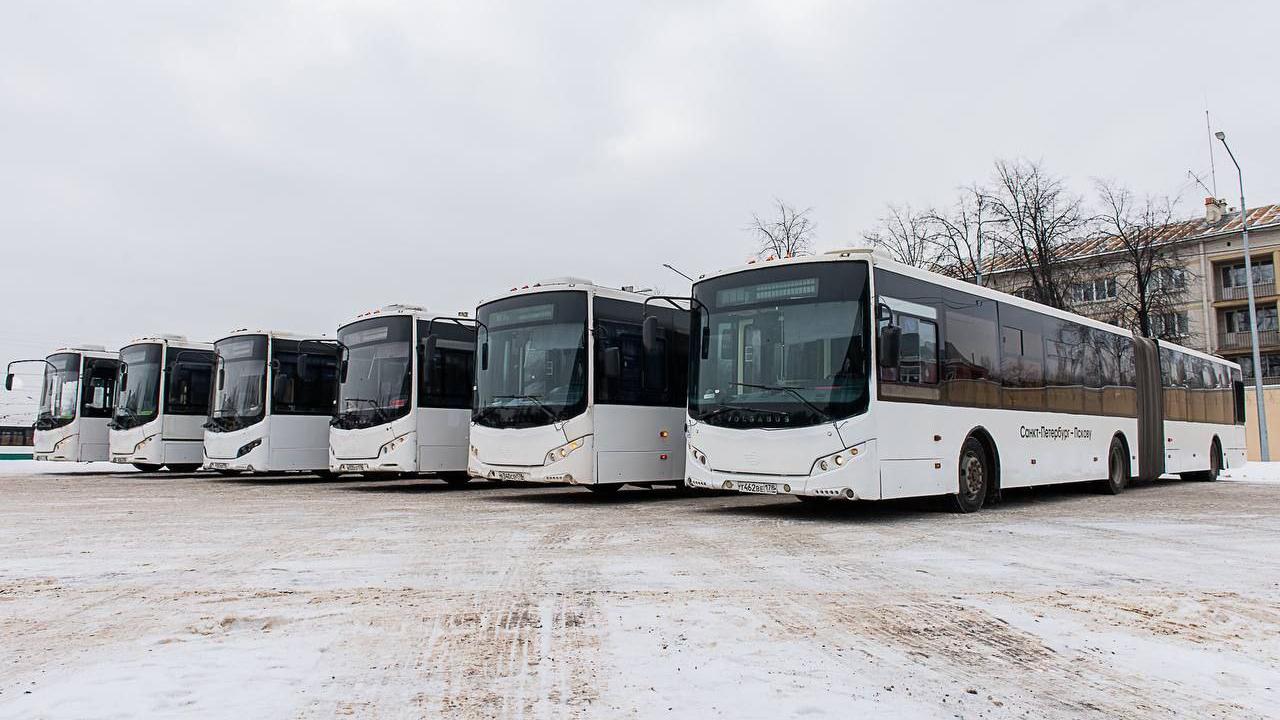 Петербург передал Пскову десять автобусов марки Volgabus