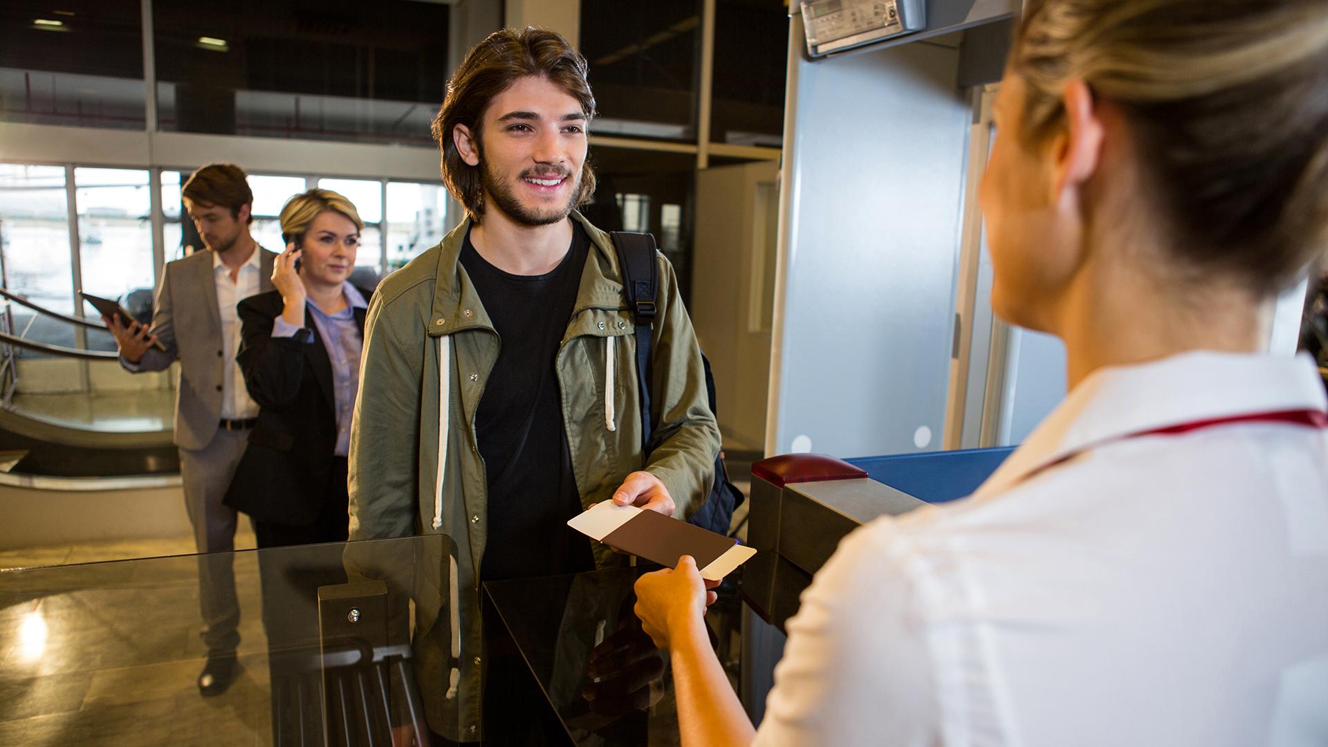 Boarding starts. Депортируют.