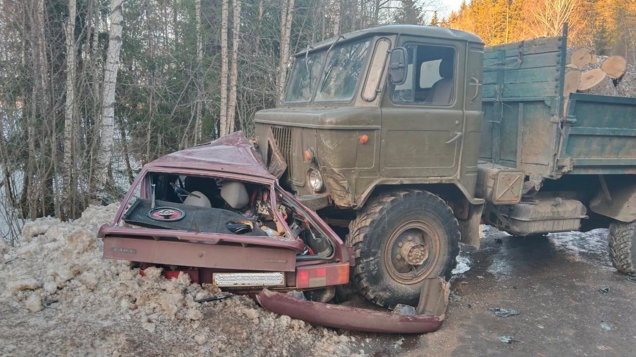 Смертельная авария на Петергофском и лишившаяся ног петербурженка: подборка  ДТП недели