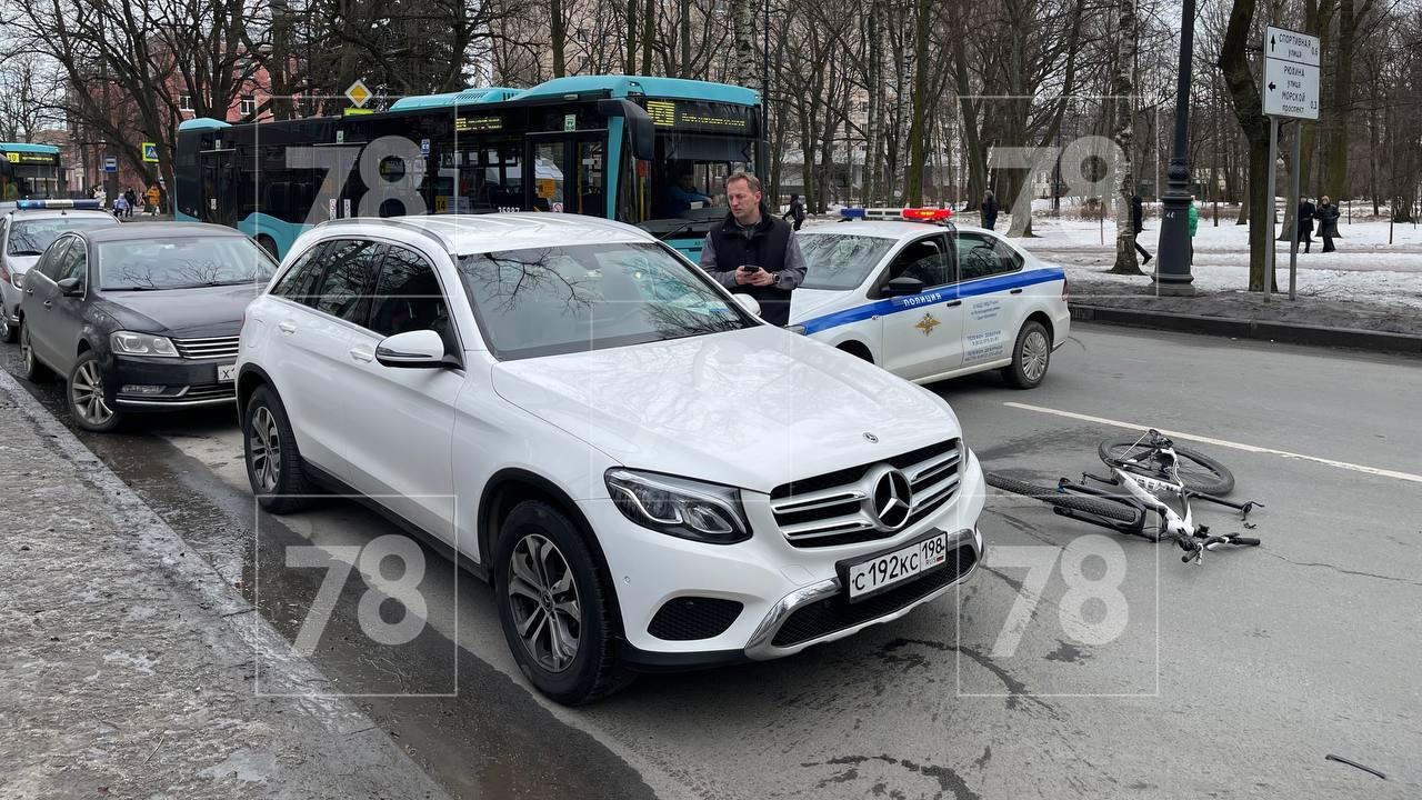 Уголовное дело возбуждено после смертельного ДТП с велосипедистом на  Крестовском