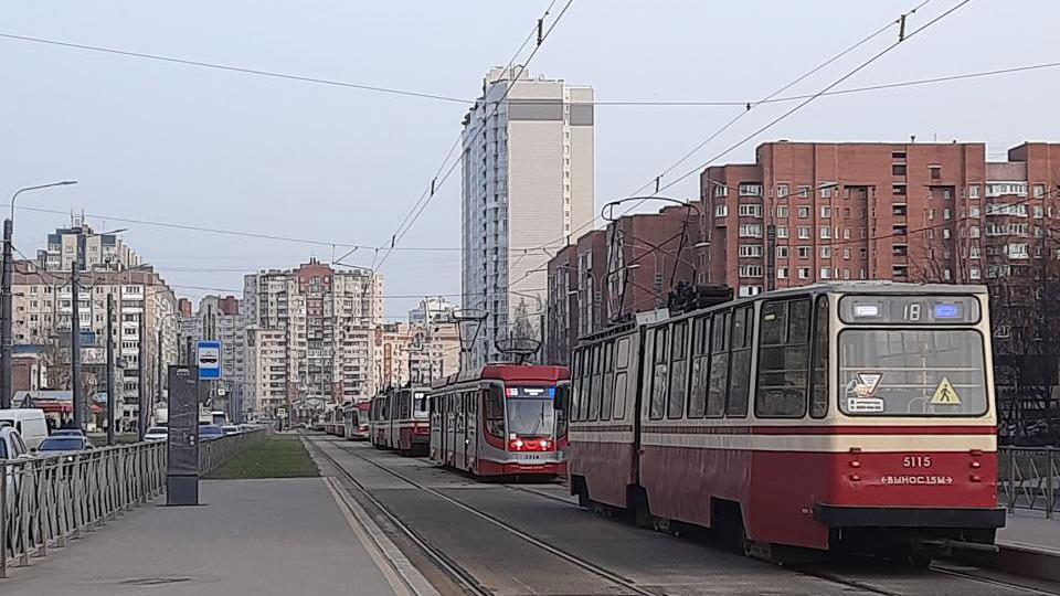 В Петербурге проспект Авиаконструкторов на два месяца станет односторонним