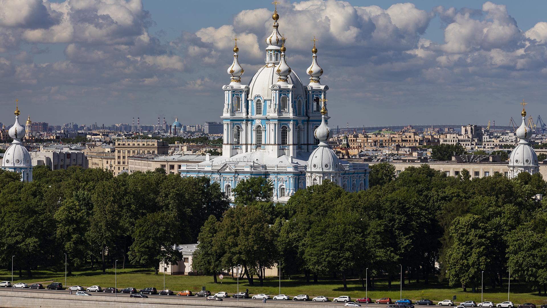 В Петербурге отреставрируют Смольный собор и здание Главного штаба