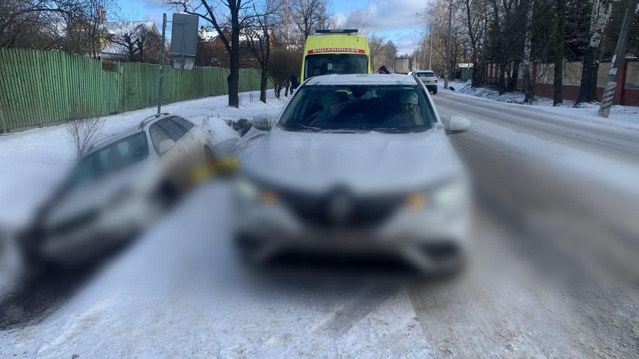 Внедорожник сбил пешеходов на Московском проспекте в Петербурге – видео