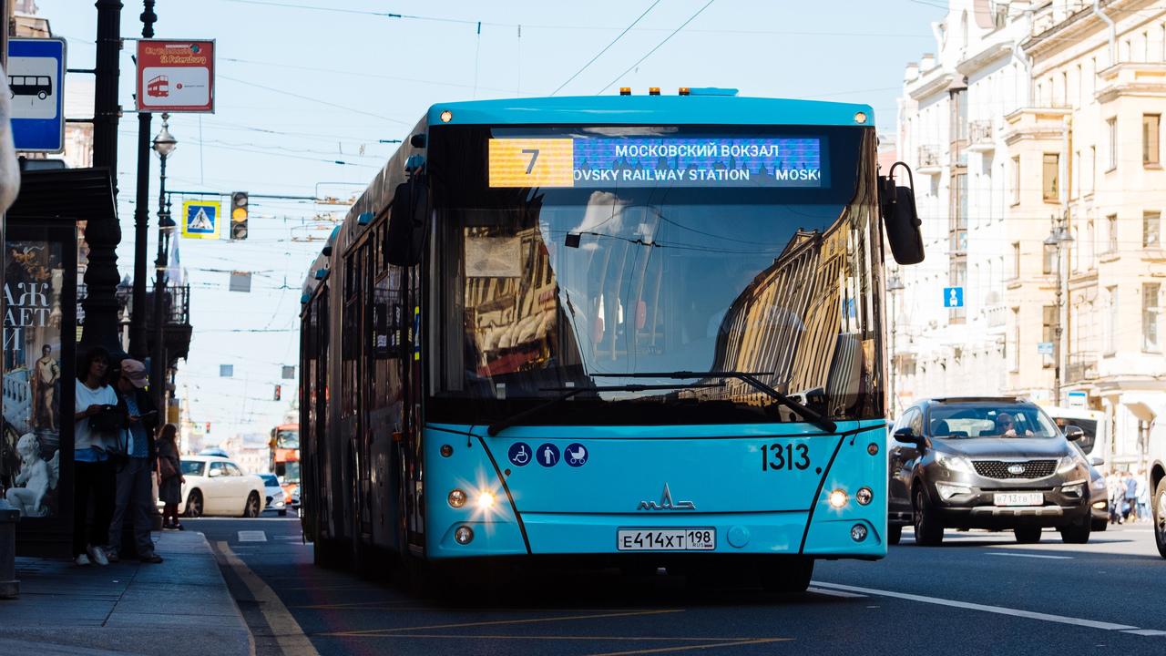 Репетиции парада Победы ограничат движение транспорта в центре Петербурга