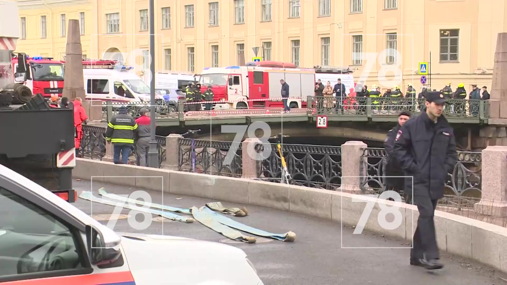 Спасавших людей из тонущего автобуса в Петербурге могут наградить медалью  МЧС