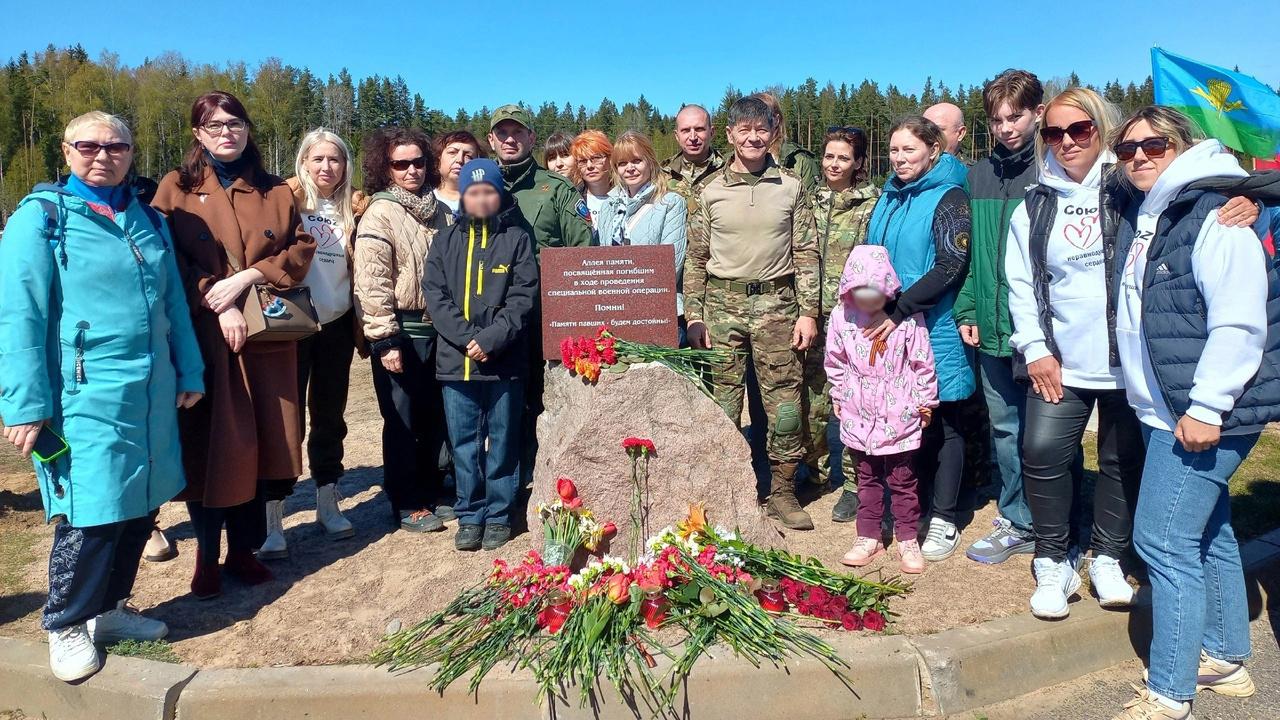 В Ломоносове открыли Аллею памяти павших в зоне СВО