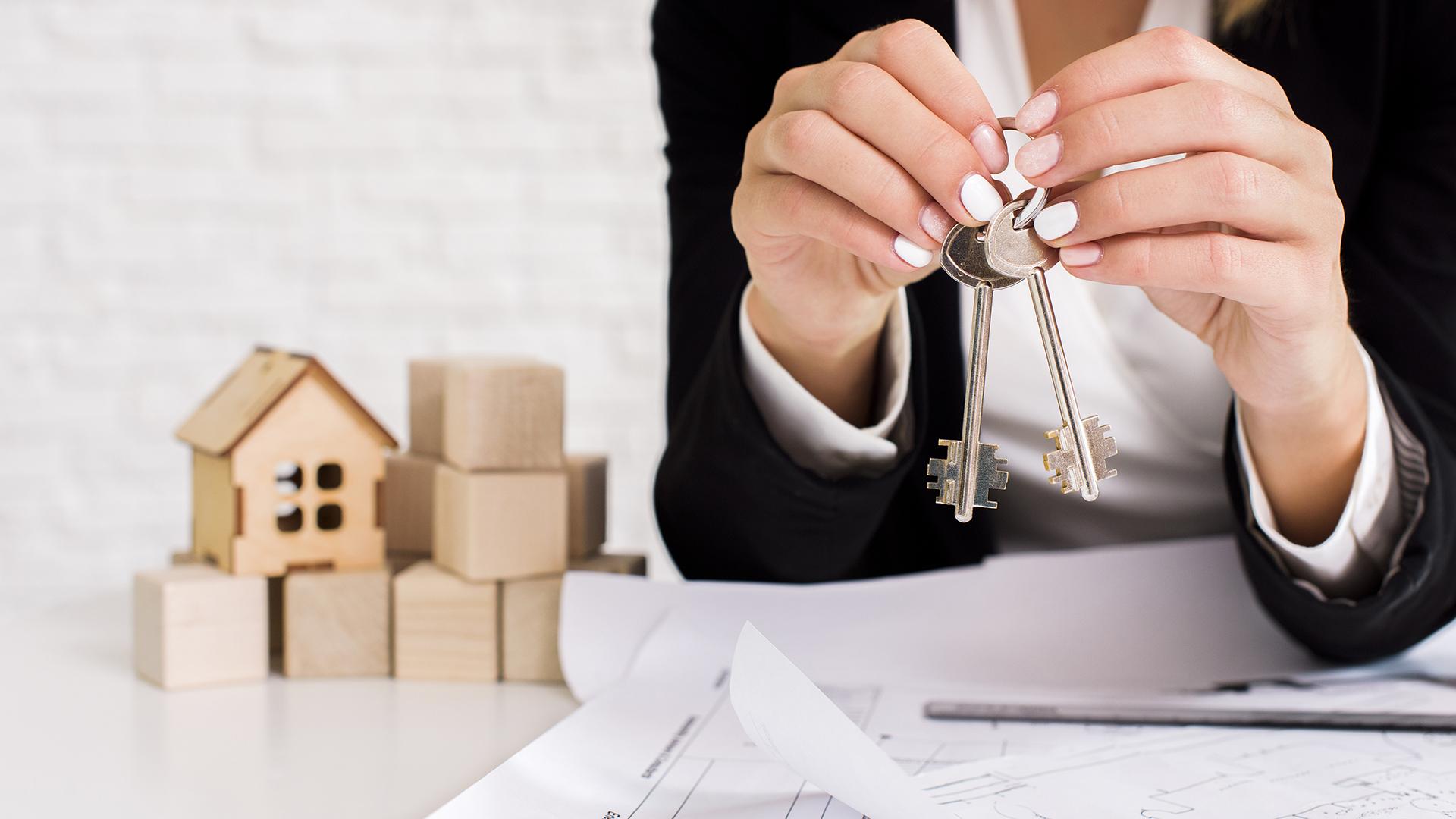 Без дома и денег: что делать, если квартиру забирают за долги по ипотеке?