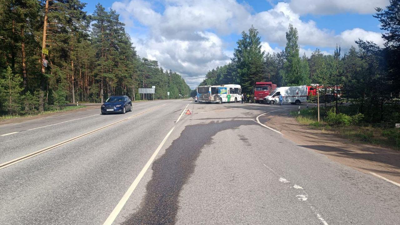 Уголовное дело возбуждено в Ленобласти после ДТП с автобусом и грузовиком