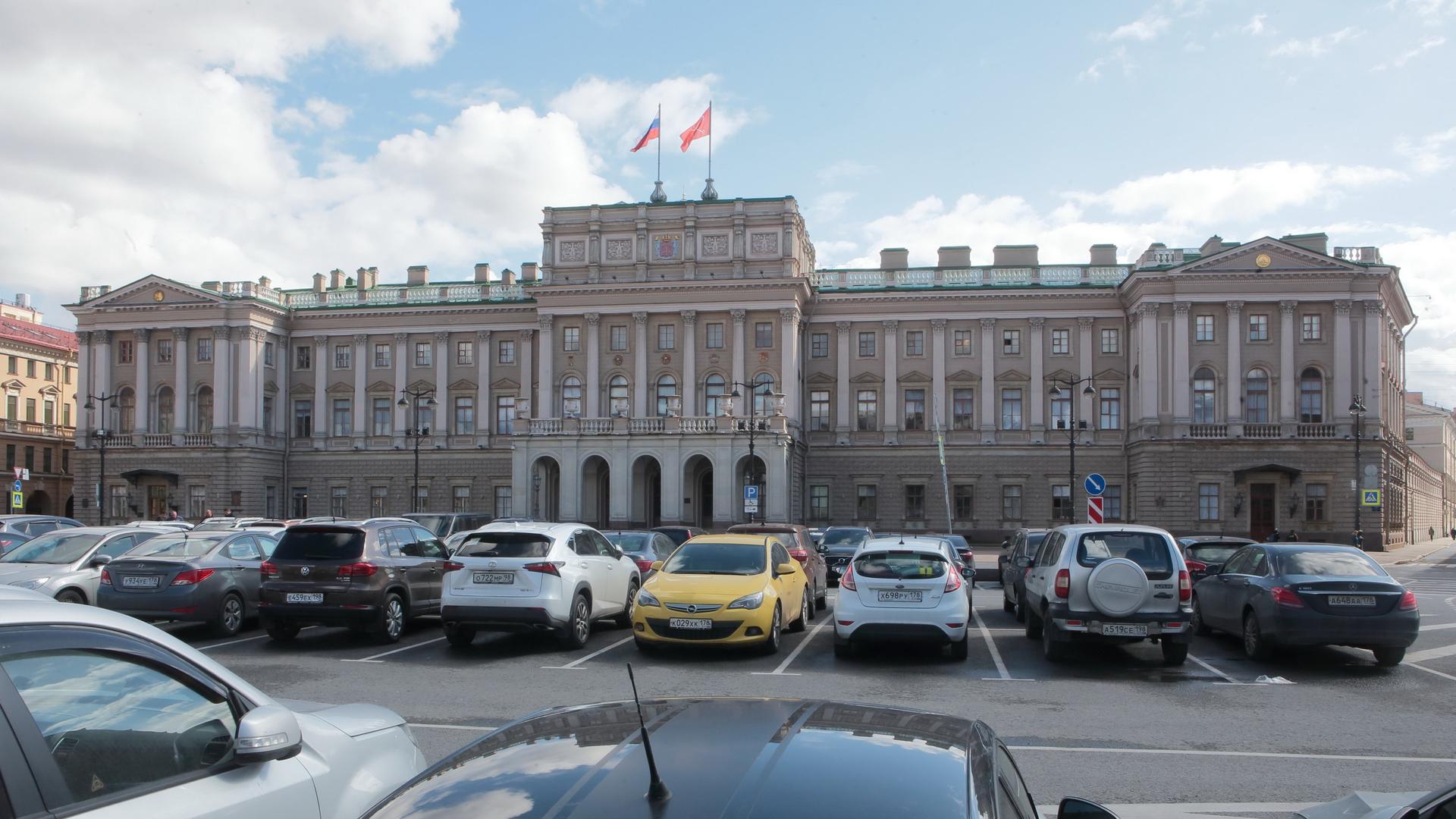 В ЗакСе Петербурга из партии вышли три депутата КПРФ