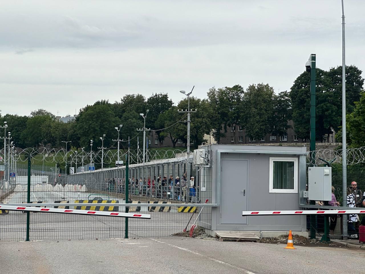 Эстония сделала сокращенный режим работы границы бессрочным