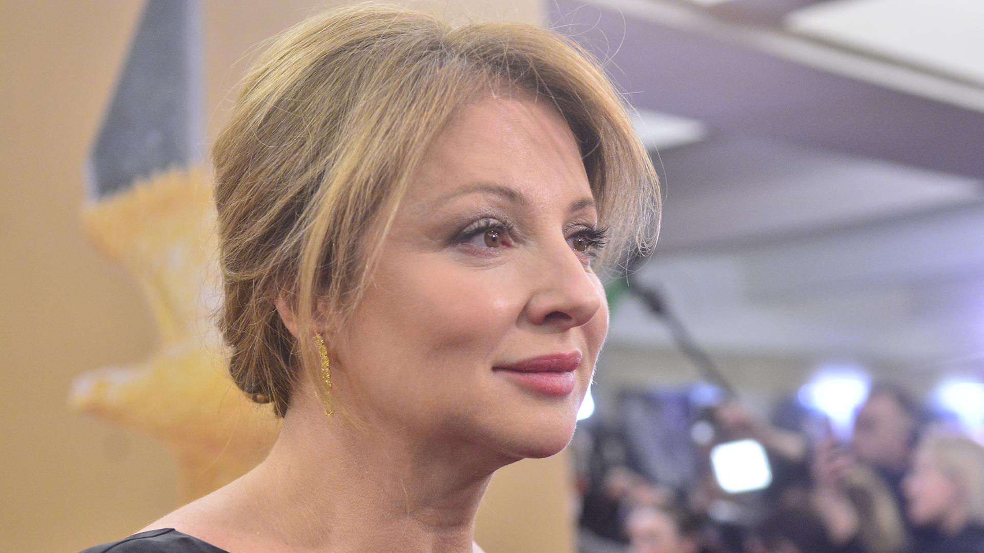 Душтағы жыныстық қатынас қалыпты ма? Мүше еденге перпендикуляр тұрады