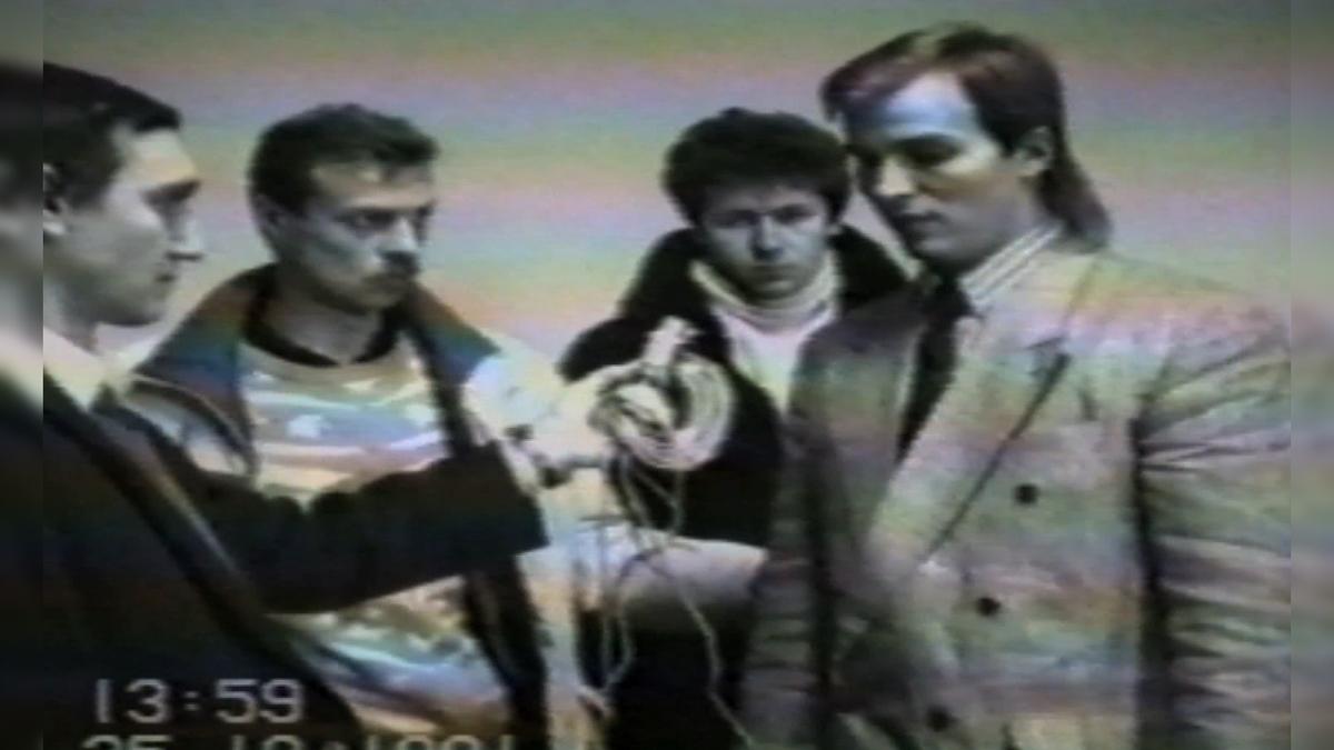 Кадр видео следственного эксперимента с Малаховым (справа) / Фото: 78.ru