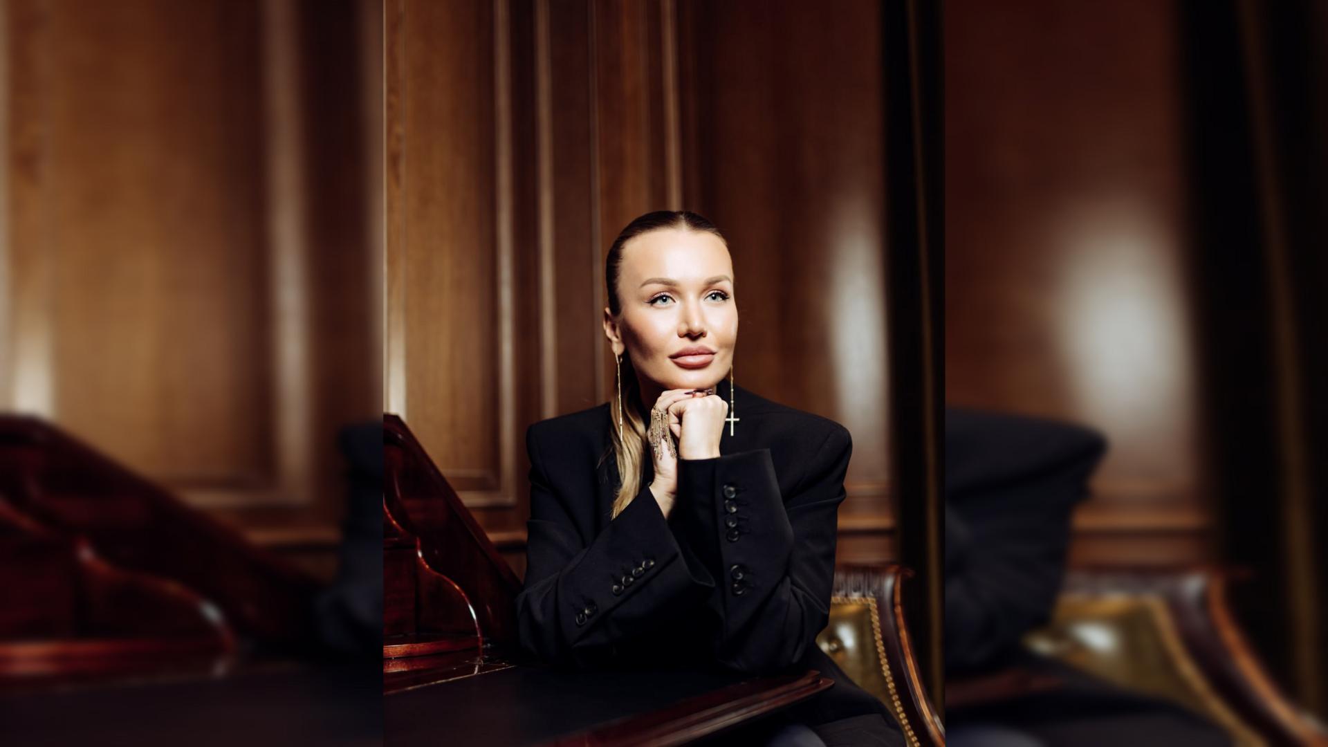 Анастасия Краттли практикует особую модель в бизнесе