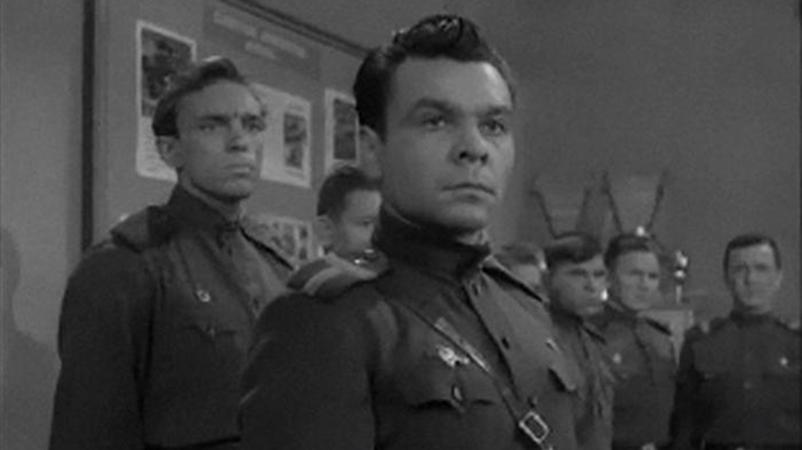 В фильме «В твоих руках жизнь» (слева)/ Фото: kino-teatr.ru