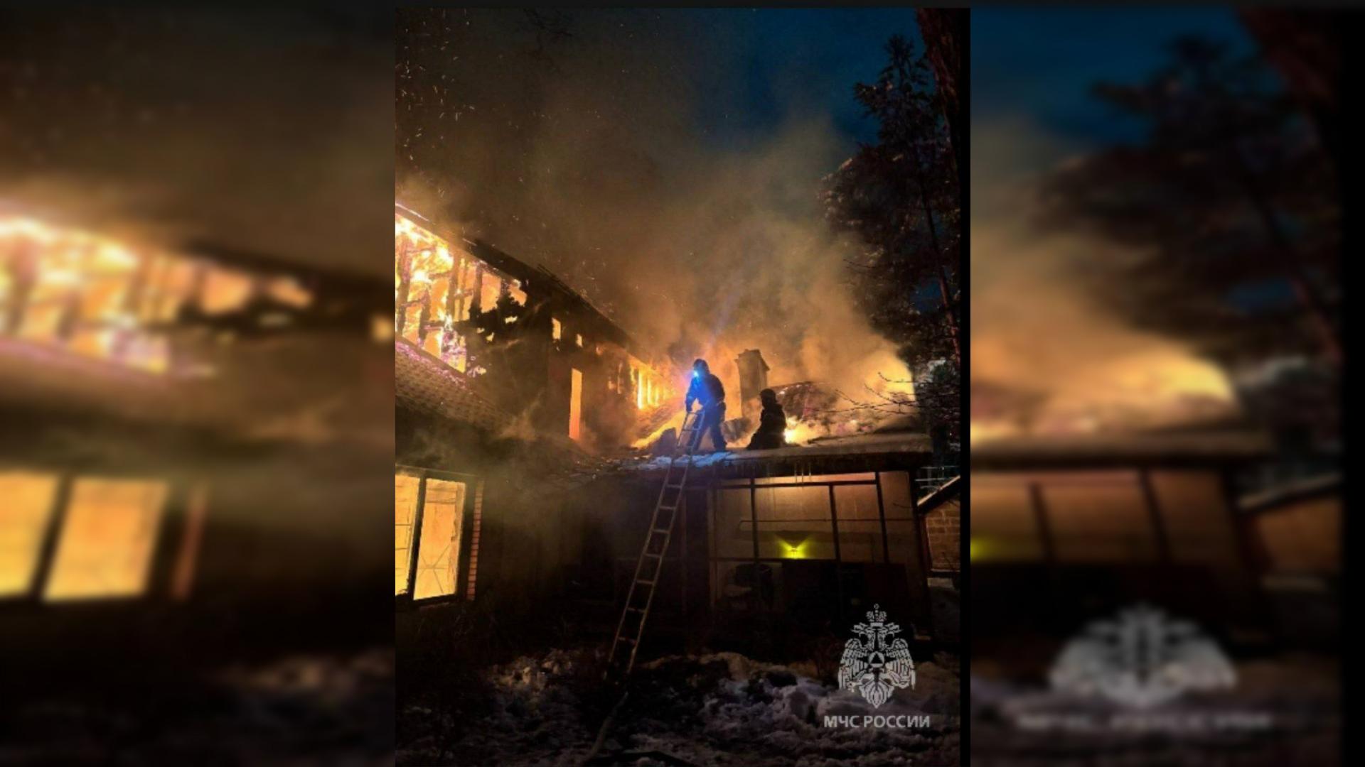 Крупный пожар охватил полимерное производство во Всеволожске
