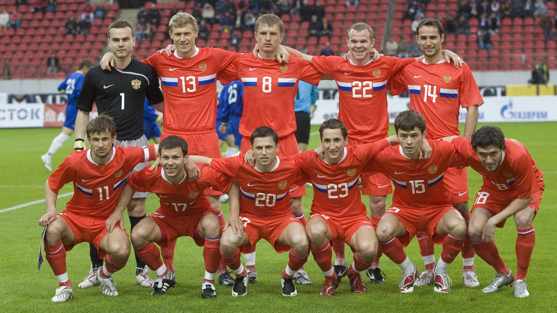 Сергей Семак первый слева в нижнем ряду/ Фото: Alexander Wilf/globallookpress.com