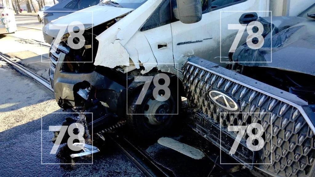 В центре Петербурга жена вице-консула Израиля проехала на красный и ...
